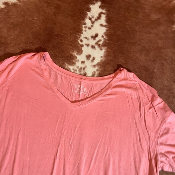 Time & Tru tee shirt 
size medium oversized can fit a large!
No flaws - Picture 2 of 2